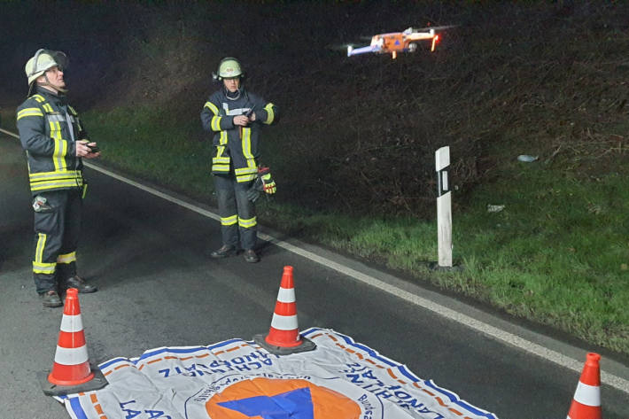 PKW fuhr unter LKW - Verkehrsunfall auf der Autobahn A3