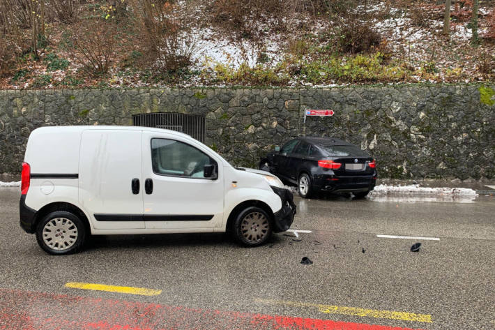 Verkehrsunfall zwischen zwei Fahrzeugen