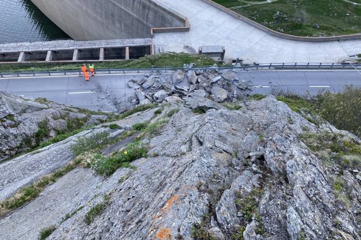 Der Lukmanierpass ist wegen einem Felssturz gesperrt.