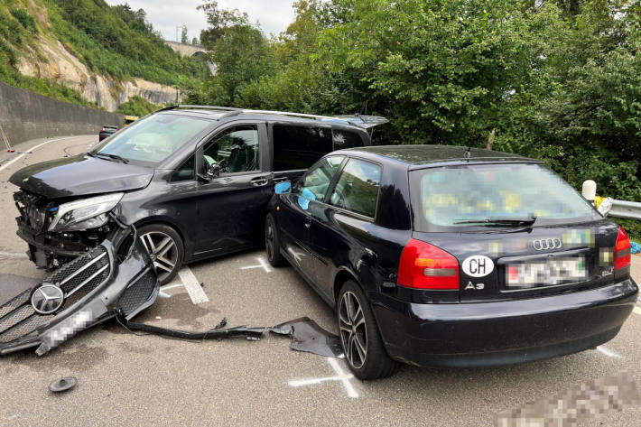 Kollision mit vier beteiligten Autos in Lütisburg Station