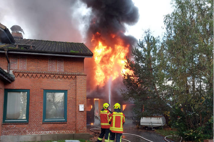 Eine Person konnte nur noch tot aus dem Haus geborgen werden.