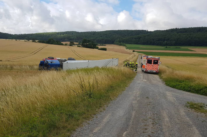 Sattelzug kippt um in Salzhemmendorf