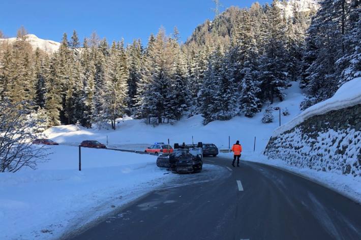 Bei einem Unfall in Marmorera GR verletzte sich gestern eine 31-Jährige.