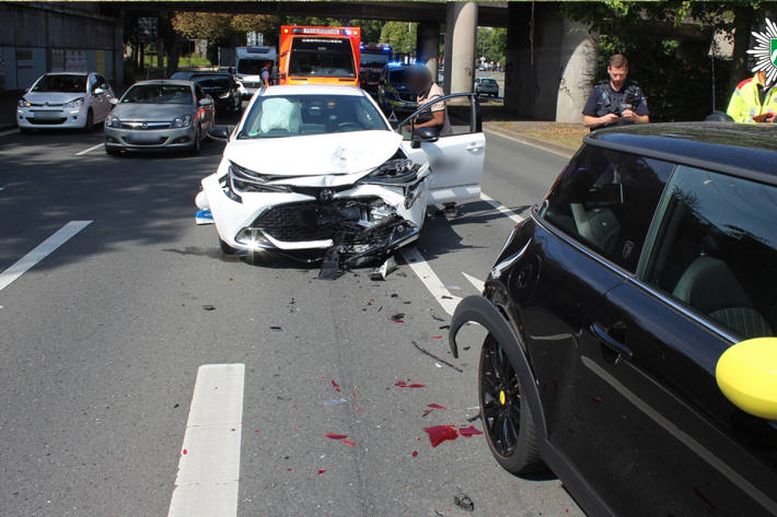 Der Fahrer des Toyota übersah ein Stauende.