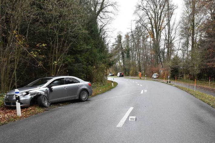 Beim Unfall in Greifensee verletzten sich zwei Lenkerinnen.