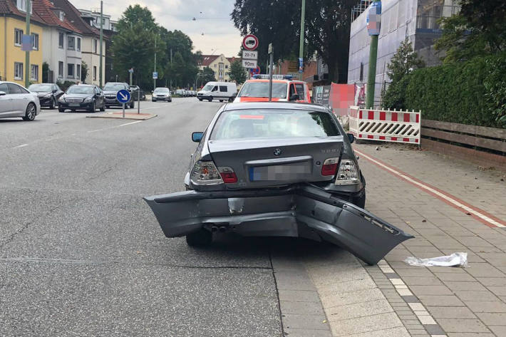  Bei Unfallfahrt auf Wurster Straße hohen Schaden verursacht