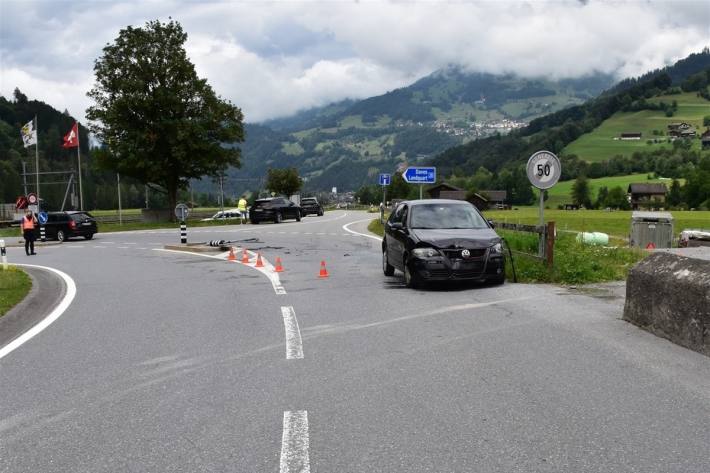 Beim Abbiegen verunfallt