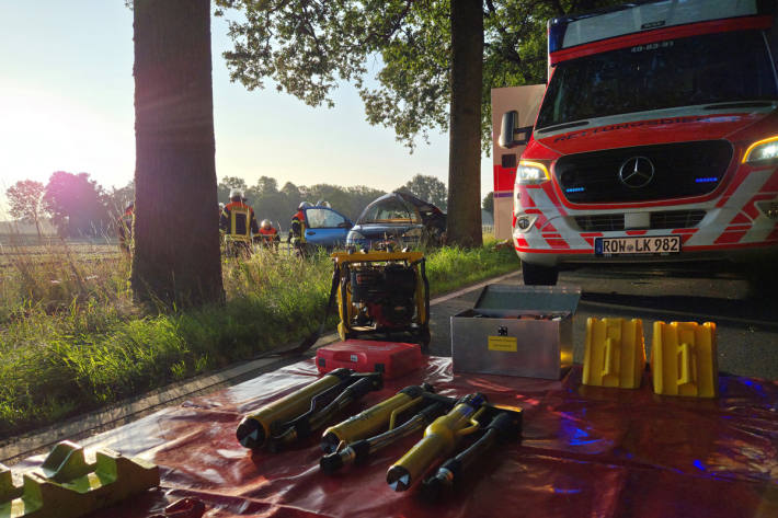 Die Frau wurde schwer verletzt in ein Krankenhaus gebracht.