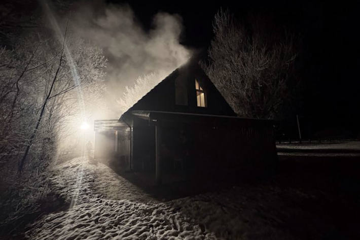 Die Feuerwehr konnte den Brand im Pfadihaus schnell löschen.