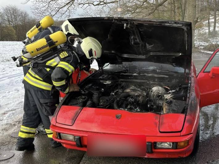 Porsche brennt im Motorraum