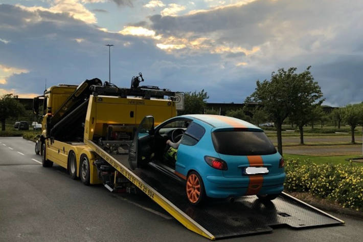 Zu laut, zu tief: Ein sichergestelltes Fahrzeug wird 