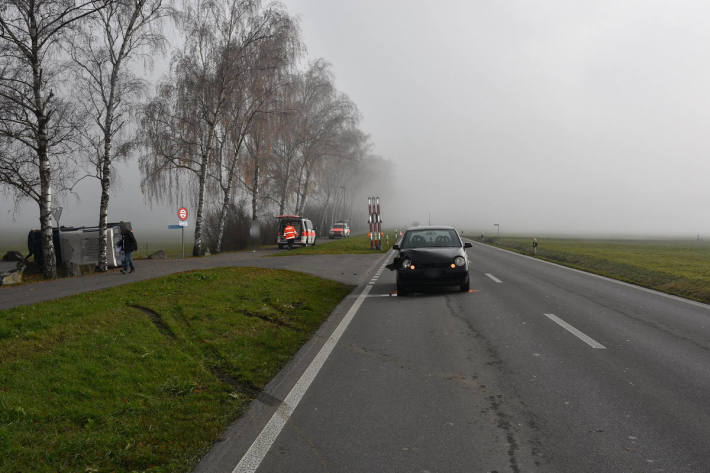 Fahrzeug bei Zusammenstoss in Nendeln umgekippt