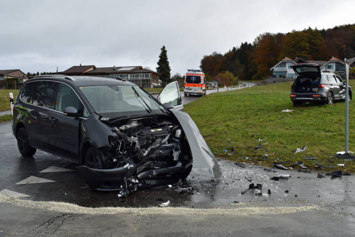 Kollision zwischen zwei Autos in Schongau