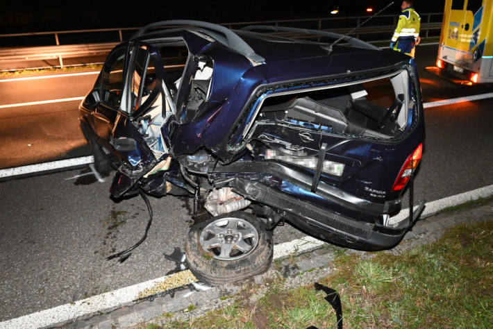 Heftige Auffahrkollision auf der A1 bei Wil fordert Schwerverletzten