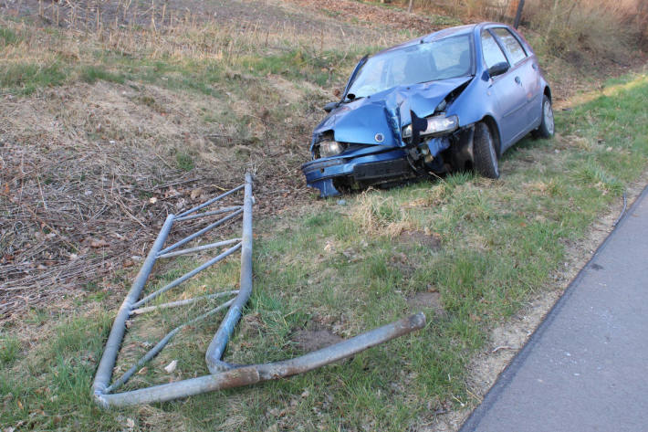 Auto-Fahrer (21) verursacht Unfall und lässt sich mit Taxi nachhause fahren