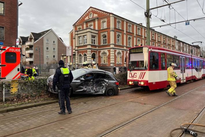 Nach dem Unfall kam es zu Verkehrsbehinderungen