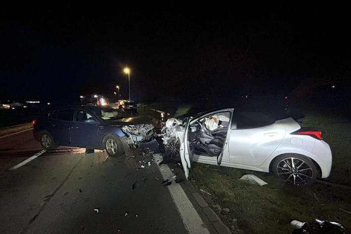 Der Ford und der Toyota erlitten Totalschaden.