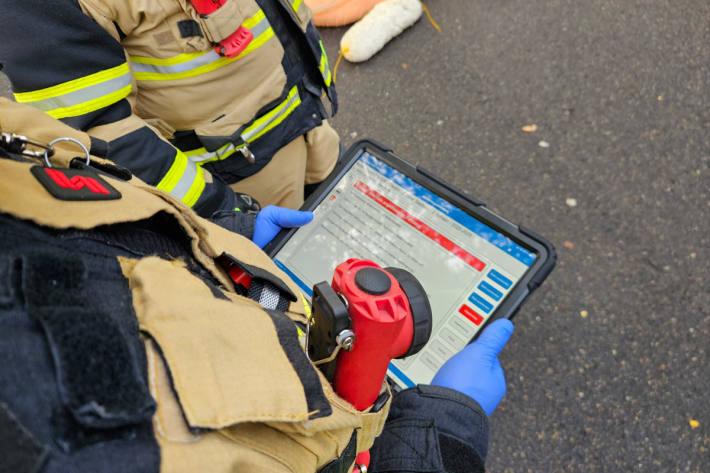 Über die CRS-ID werden Informationen über das Fahrzeug abgerufen.