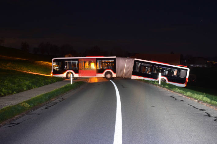 Gelenkbus stecken geblieben