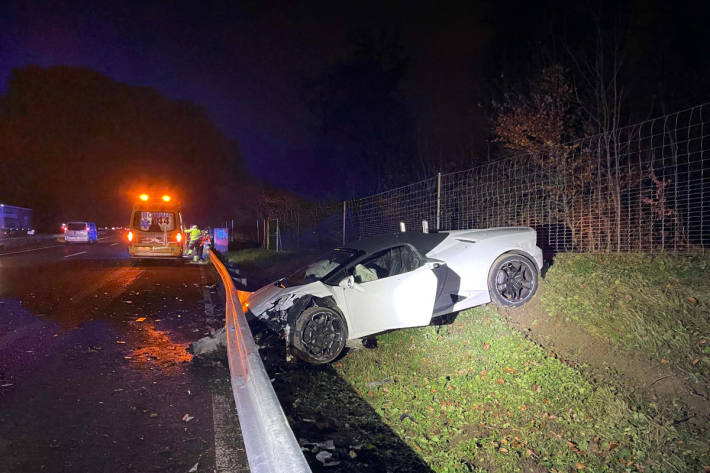 Betrunken mit Sportwagen auf der A1 Crash verursacht