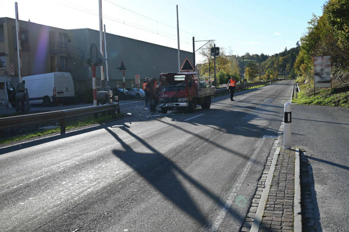 Kollision zwischen zwei Lieferwagen in Schmerikon