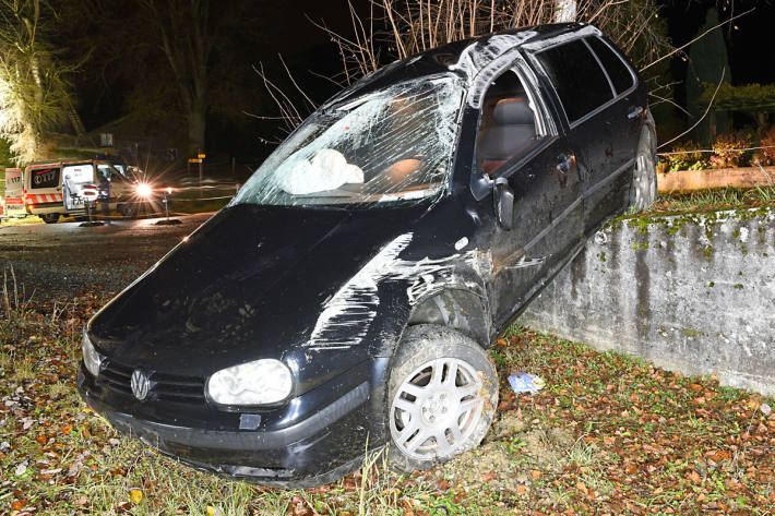 Dem 18-jährigen Autofahrer wurde der Führerausweis zuhanden der Administrativbehörde abgenommen