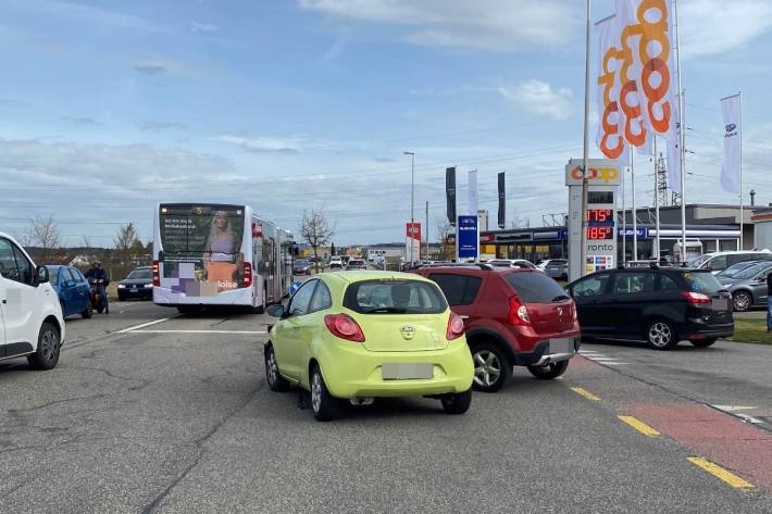 Zwei Autofahrerinnen verletzten sich beim Unfall in Derendingen.