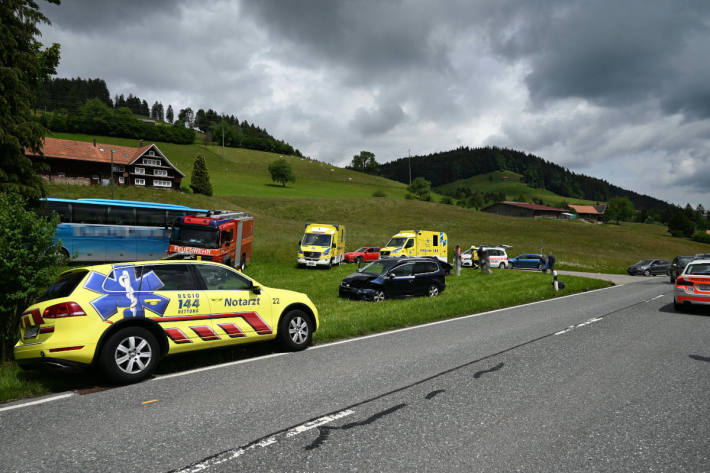 Frontalkollision fordert mehrere Verletzte in Ricken SG