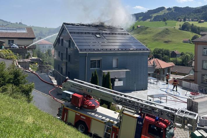 Der Brandausbruch wird untersucht.