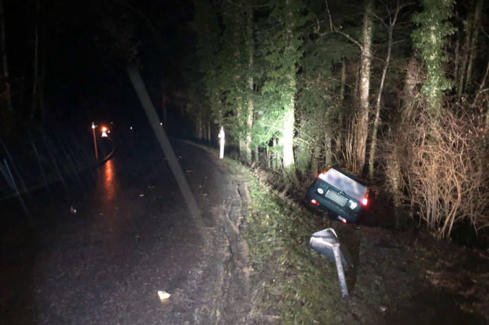 Endlage Unfallfahrzeug bei Ecublens FR