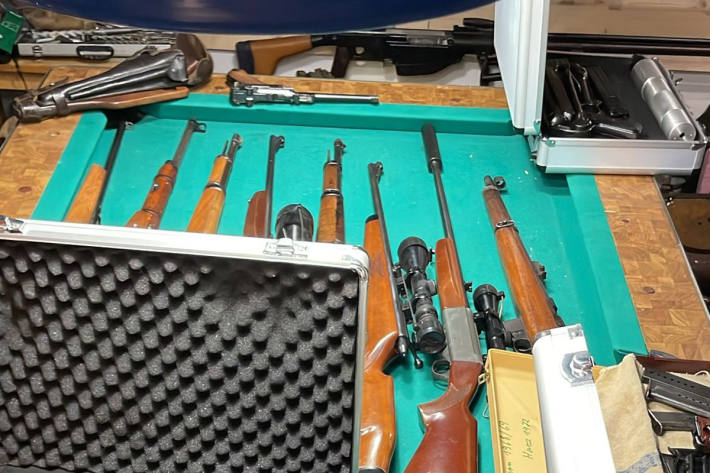 Die neu gefundenen Waffen erhöhen die Menge der insgesamt gefundenen scharfen Waffen beträchtlich.