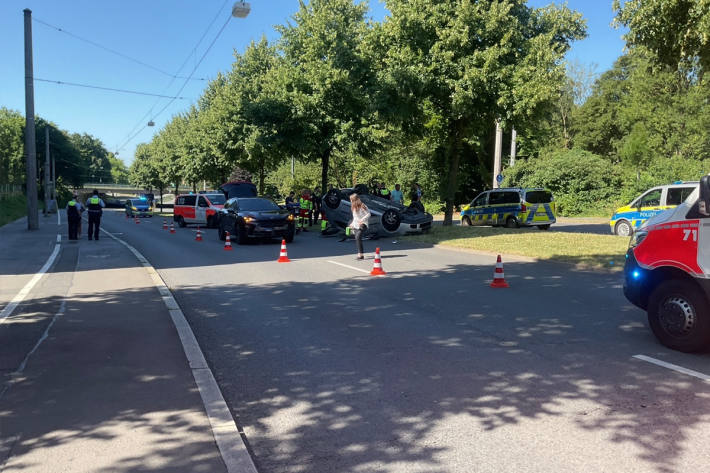 Zur Räumung der Unfallstelle wurde die Wittekindstraße teilweise gesperrt.