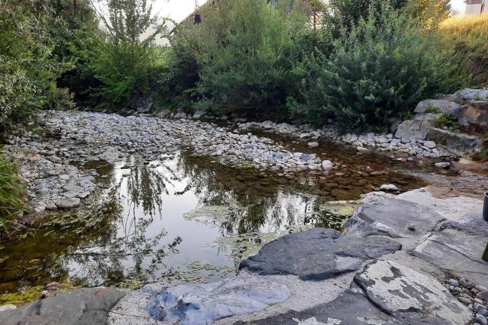 Niedrigwasser im Rickenbach bei Wattwil