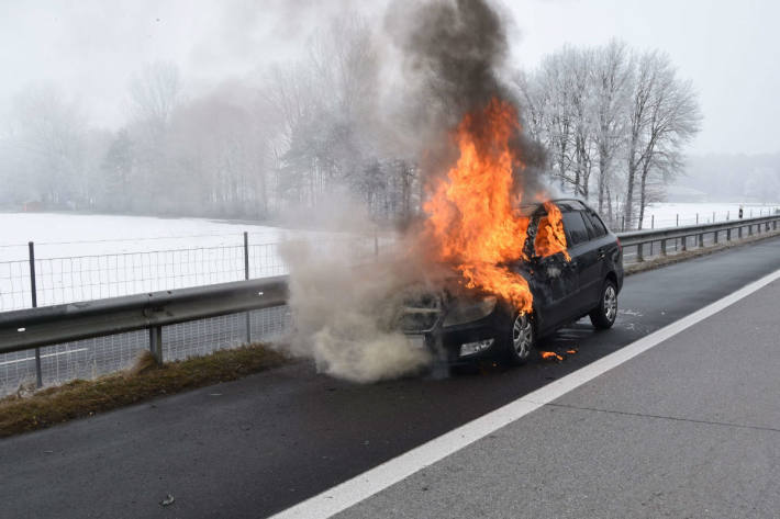 Der Skoda brannte aus.