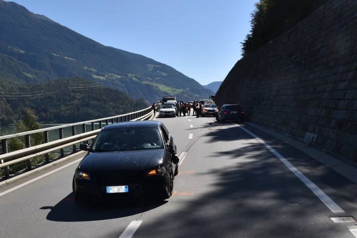 Überholmanöver endet in Le Prese mit einem Unfall.