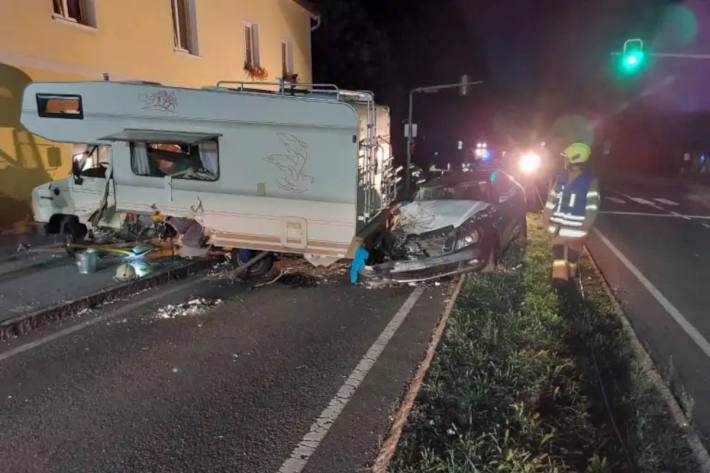 Schwerer Verkehrsunfall mit Wohnmobil