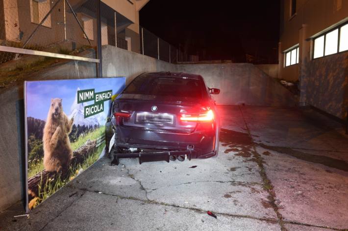 18-Jähriger baut in Emmenbrücke Selbstunfall.