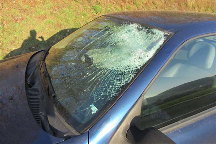 Ein Lkw verlor in Gerolstein eine Eisplatte von der Oberseite des Anhängers