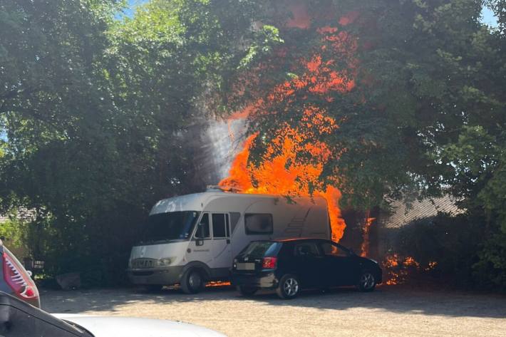 Wohnmobil in Flammen