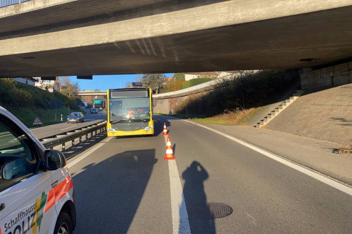 Falschfahrt mit Gelenkbus auf der A4 in Schaffhausen