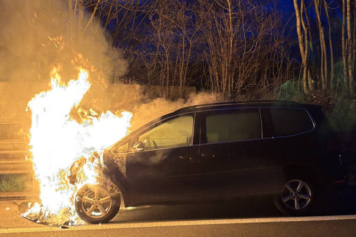 Fahrzeugbrand auf der A2