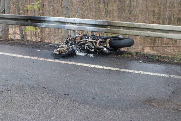 Motorrad komplett abgebrannt bei Düren