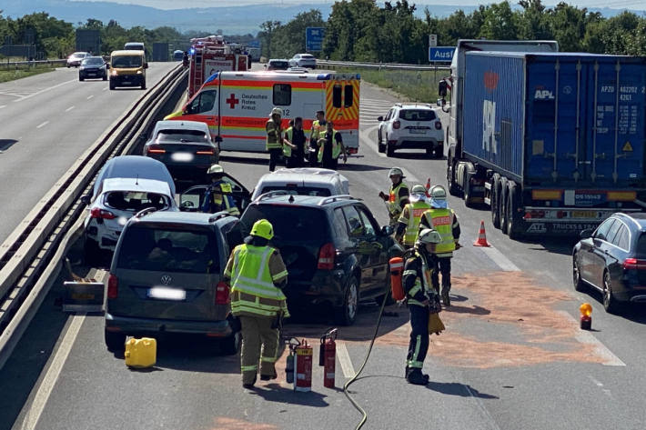 Verkehrsunfall mit 6 beteiligten Fahrzeugen und 4 Verletzten auf der A6 bei Frankenthal