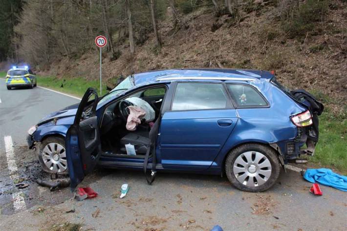 Die Fahrerin konnte sich in Lennestadt eigenständig aus dem Pkw befreien