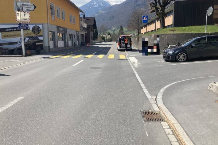 Heute hat sich in Schwanden ein Unfall ereignet bei dem ein Lernfahrer einen Velofahrer angefahren hat.