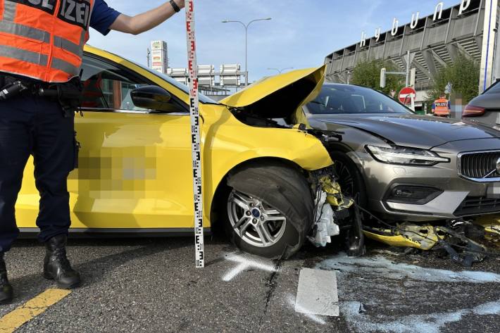 Auf der Strasse kam es zu Verkehrsbehinderungen.