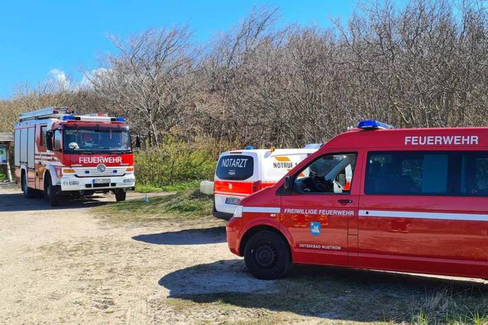 Leblose Person in der Ostsee zwischen Wustrow und Ahrenshoop