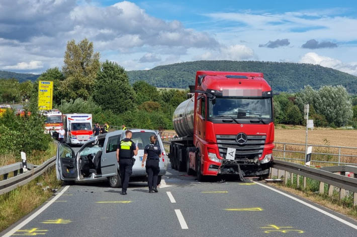 Der Sattelzug geriet auf die Gegenfahrbahn.