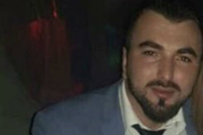 Wer erkennt diese Person?