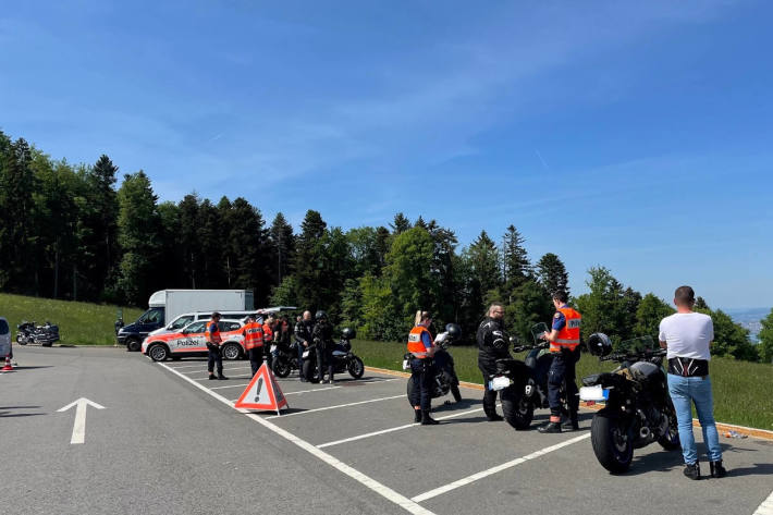 Motorradkontrolle in Langnau am Albis durchgeführt